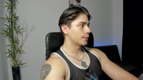 Snapshot of gio_russo chatting on 12/19/24, 12:56 GioRusso online show from 12/19/24, 12:56