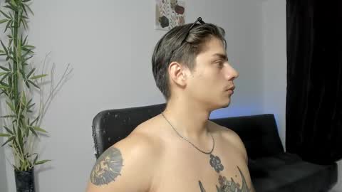 Snapshot of gio_russo chatting on 12/19/24, 07:07 GioRusso online show from 12/19/24, 07:07