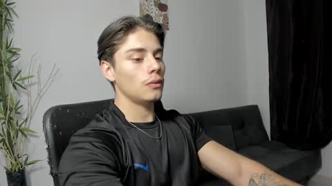 Snapshot of gio_russo chatting on 12/20/24, 01:36 GioRusso online show from 12/20/24, 01:36