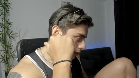 Snapshot of gio_russo chatting on 12/20/24, 09:39 GioRusso online show from 12/20/24, 09:39