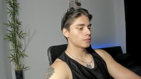 Snapshot of gio_russo chatting on 12/24/24, 07:17 GioRusso online show from 12/24/24, 07:17