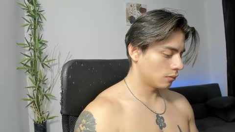 Snapshot of gio_russo chatting on 12/25/24, 12:59 GioRusso online show from 12/25/24, 12:59