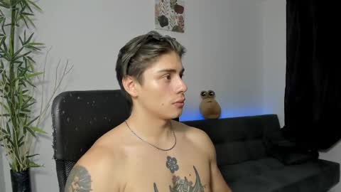 Snapshot of gio_russo chatting on 12/28/24, 06:06 GioRusso online show from 12/28/24, 06:06