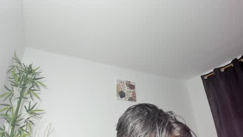 Snapshot of gio_russo chatting on 01/04/25, 08:27 GioRusso online show from 01/04/25, 08:27