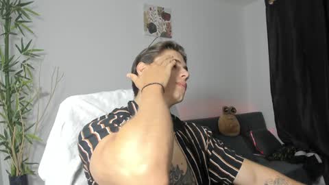 Snapshot of gio_russo chatting on 01/06/25, 01:53 GioRusso online show from 01/06/25, 01:53