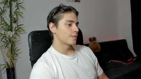 Snapshot of gio_russo chatting on 01/12/25, 05:45 GioRusso online show from 01/12/25, 05:45