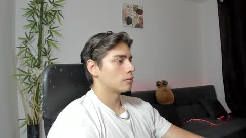 Snapshot of gio_russo chatting on 01/13/25, 01:23 GioRusso online show from 01/13/25, 01:23