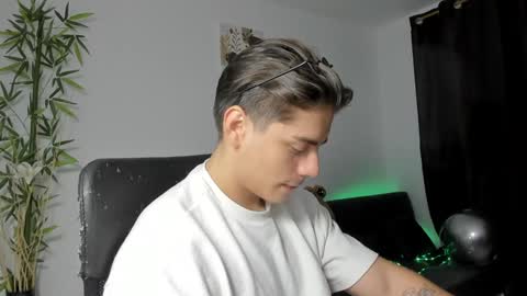 Snapshot of gio_russo chatting on 01/23/25, 02:39 GioRusso online show from 01/23/25, 02:39