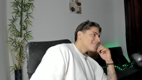 Snapshot of gio_russo chatting on 01/23/25, 05:42 GioRusso online show from 01/23/25, 05:42