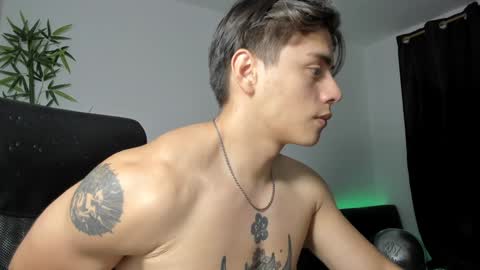 Snapshot of gio_russo chatting on 01/29/25, 07:53 GioRusso online show from 01/29/25, 07:53