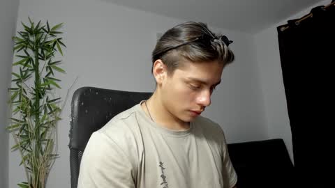 Snapshot of gio_russo chatting on 02/09/25, 01:11 GioRusso online show from 02/09/25, 01:11