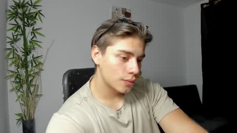 Snapshot of gio_russo chatting on 02/09/25, 04:14 GioRusso online show from 02/09/25, 04:14