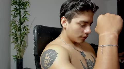 Snapshot of gio_russo chatting on 02/14/25, 05:25 GioRusso online show from 02/14/25, 05:25