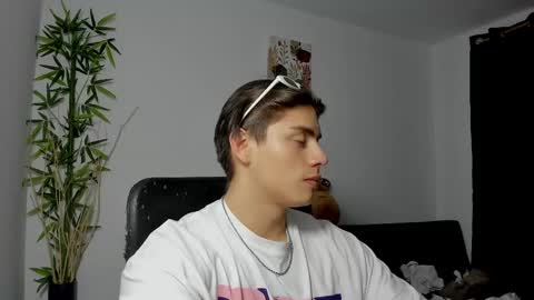 Snapshot of gio_russo chatting on 02/16/25, 11:16 GioRusso online show from 02/16/25, 11:16