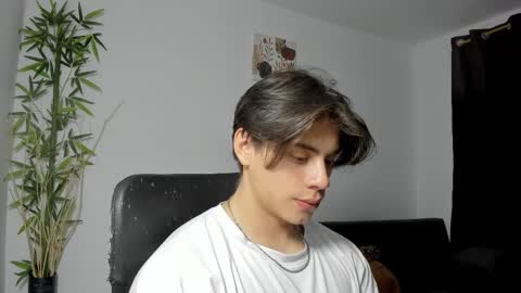 Snapshot of gio_russo chatting on 02/21/25, 02:39 GioRusso online show from 02/21/25, 02:39