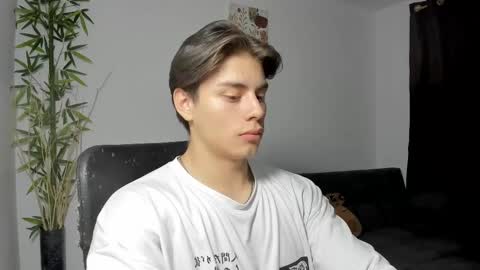 Snapshot of gio_russo chatting on 02/21/25, 05:46 GioRusso online show from 02/21/25, 05:46