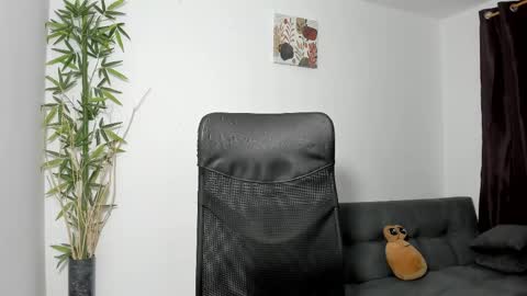 Snapshot of gio_russo chatting on 02/24/25, 03:33 GioRusso online show from 02/24/25, 03:33