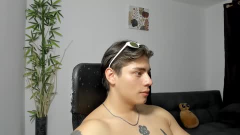 Snapshot of gio_russo chatting on 02/24/25, 06:38 GioRusso online show from 02/24/25, 06:38