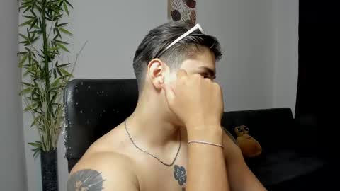 Snapshot of gio_russo chatting on 02/28/25, 05:26 GioRusso online show from 02/28/25, 05:26