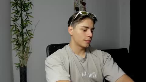 Snapshot of gio_russo chatting on 02/28/25, 04:20 GioRusso online show from 02/28/25, 04:20