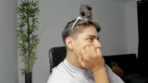 Snapshot of gio_russo chatting on 02/28/25, 09:33 GioRusso online show from 02/28/25, 09:33