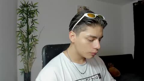 Snapshot of gio_russo chatting on 03/02/25, 11:42 GioRusso online show from 03/02/25, 11:42