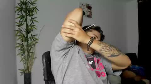 Snapshot of gio_russo chatting on 03/05/25, 06:23 GioRusso online show from 03/05/25, 06:23