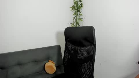 Snapshot of gio_russo chatting on 03/09/25, 04:44 GioRusso online show from 03/09/25, 04:44