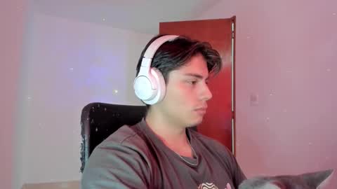 Snapshot of gio_russo chatting on 09/30/25, 06:13 GioRusso online show from 09/30/25, 06:13