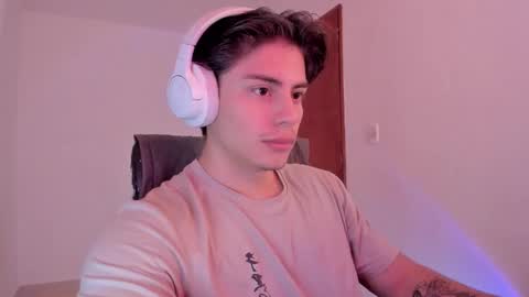 Snapshot of gio_russo chatting on 10/07/25, 04:37 GioRusso online show from 10/07/25, 04:37