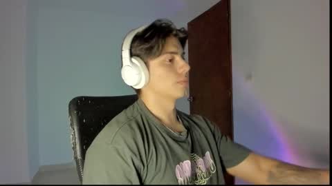 Snapshot of gio_russo chatting on 10/15/25, 12:11 GioRusso online show from 10/15/25, 12:11