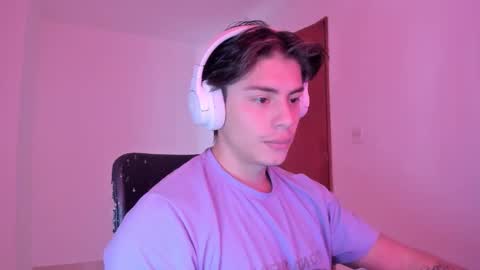 Snapshot of gio_russo chatting on 10/18/25, 07:03 GioRusso online show from 10/18/25, 07:03