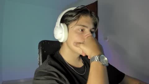 Snapshot of gio_russo chatting on 10/21/25, 11:16 GioRusso online show from 10/21/25, 11:16