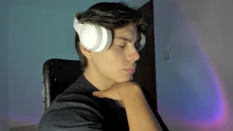 Snapshot of gio_russo chatting on 10/24/25, 04:20 GioRusso online show from 10/24/25, 04:20