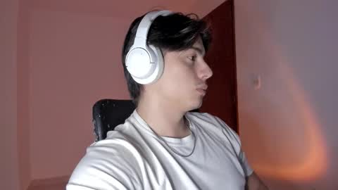 Snapshot of gio_russo chatting on 10/28/25, 04:38 GioRusso online show from 10/28/25, 04:38