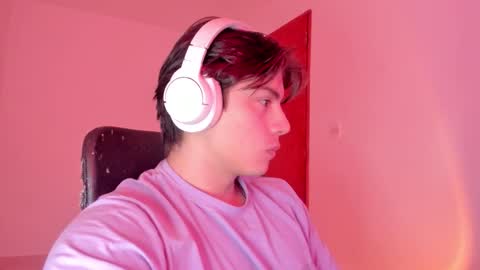 Snapshot of gio_russo chatting on 10/29/25, 09:16 GioRusso online show from 10/29/25, 09:16