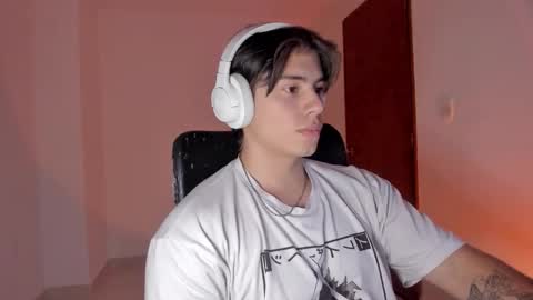 Snapshot of gio_russo chatting on 10/31/25, 06:25 GioRusso online show from 10/31/25, 06:25