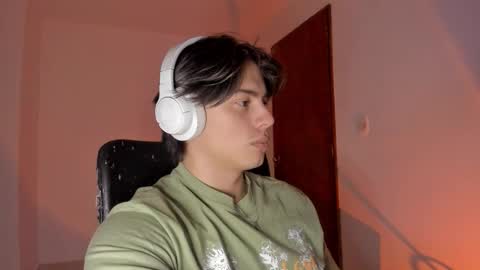 Snapshot of gio_russo chatting on 11/25/25, 10:54 GioRusso online show from 11/25/25, 10:54