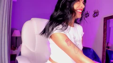 Snapshot of giovanna_oliveira chatting on 11/28/25, 05:43 Giovanna online show from 11/28/25, 05:43