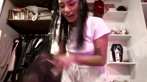 Snapshot of giovanna_oliveria chatting on 12/18/25, 01:44 giovanna_oliveria online show from 12/18/25, 01:44