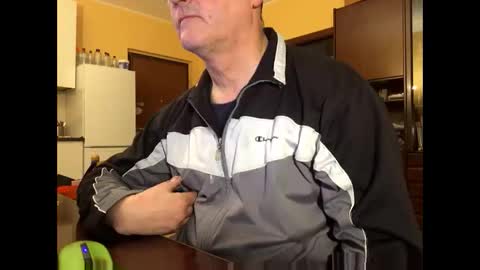 giovanni_1964 online show from 12/31/24, 07:51