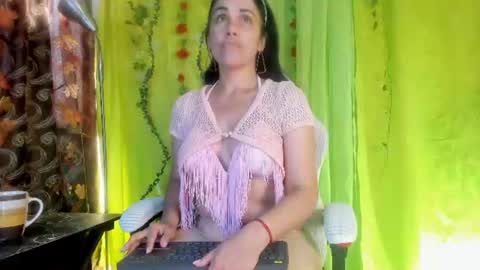 Girasol Walton online show from 06/16/26, 01:47