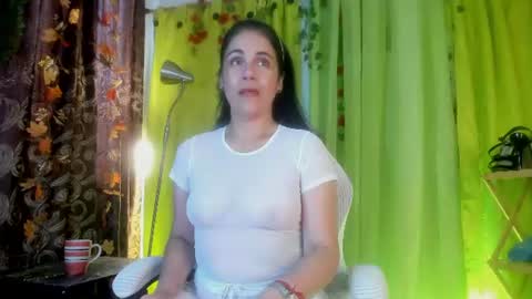 Snapshot of girasol_walton chatting on 06/26/26, 02:10 Girasol Walton online show from 06/26/26, 02:10