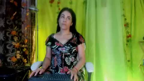 Snapshot of girasol_walton chatting on 06/28/26, 02:01 Girasol Walton online show from 06/28/26, 02:01