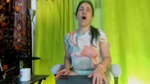 Snapshot of girasol_walton chatting on 07/06/26, 02:03 Girasol Walton online show from 07/06/26, 02:03