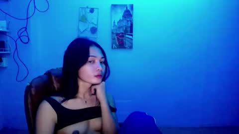 Snapshot of girl4u_aieshaxoxo chatting on 11/18/25, 04:44 Aisha online show from 11/18/25, 04:44