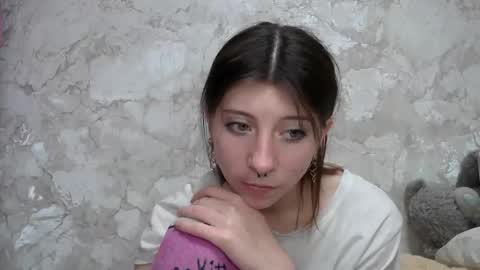 girl_cute007 online show from 04/17/26, 09:18