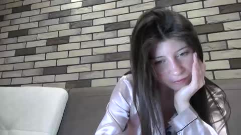 girl_cute007 online show from 05/08/26, 07:08