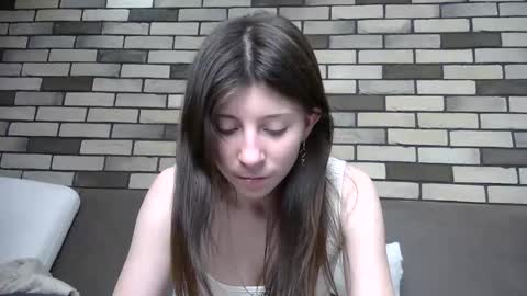 girl_cute007 online show from 05/18/26, 06:58