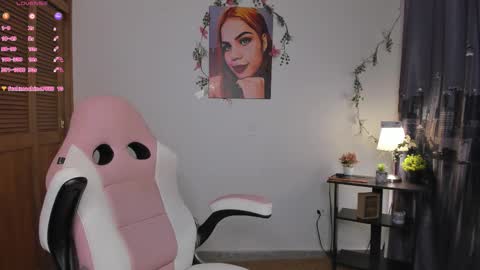 Snapshot of girl_dollx chatting on 02/24/26, 08:51 Bri online show from 02/24/26, 08:51